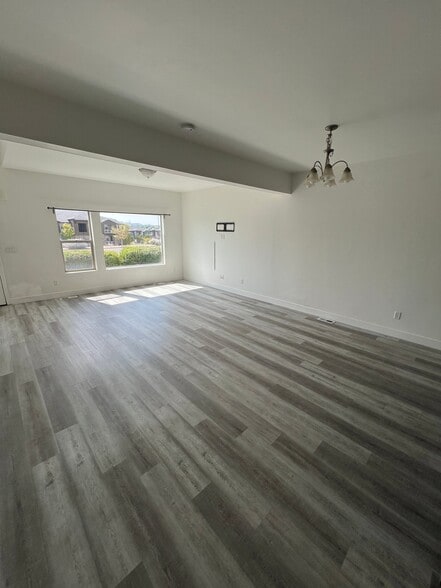 Building Photo - 7562 San Savino Way