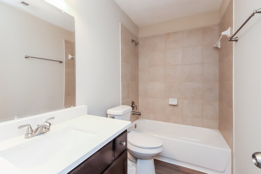 Building Photo - 2702 Shearwater Bend Dr