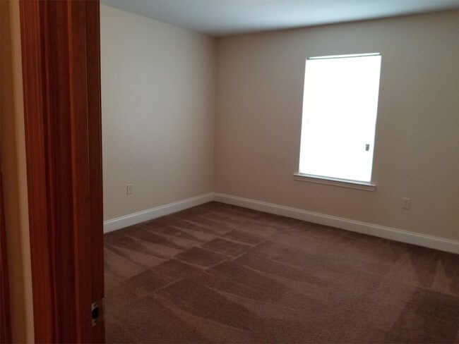 Building Photo - 9 Heartwood Pl Dr