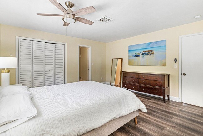 Building Photo - 123 NW 6th Ave