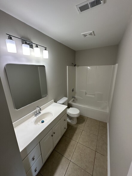 Building Photo - 309 Toy Ln