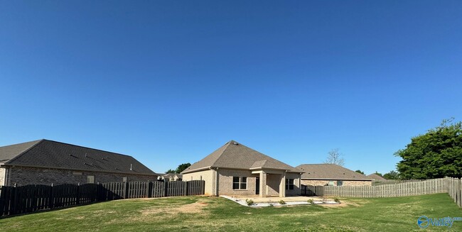 Building Photo - 341 River Rock Dr