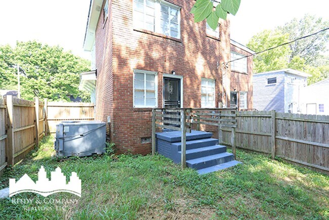 Building Photo - 1078 N Evergreen St