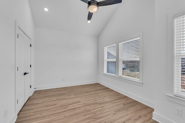 Building Photo - Modern Living in West Nashville