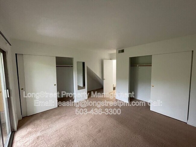 Building Photo - 851 SW Broadway Dr