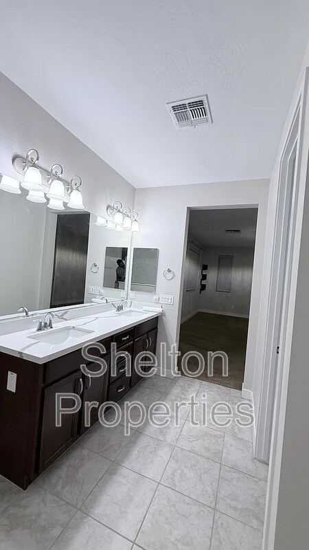 Building Photo - 5229 N 79th Dr