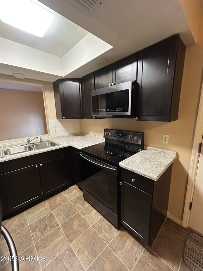 Building Photo - 512 W Malibu Dr