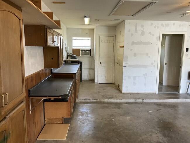 Building Photo - 129 Splitrock Ln