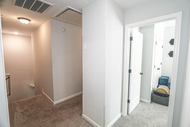 Building Photo - 550 Jensen Ln