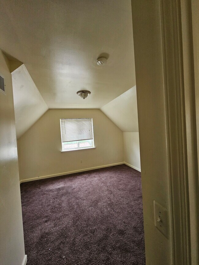 Building Photo - 9501 Lauder St