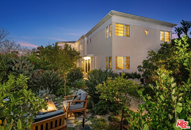 Building Photo - 464 N Harper Ave