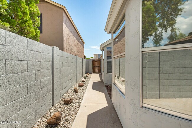 Building Photo - 23420 N 40th Ln