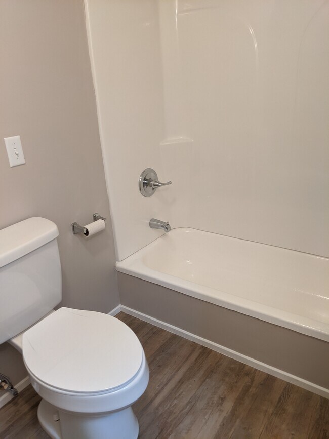 Bath - 114 Victory Ln