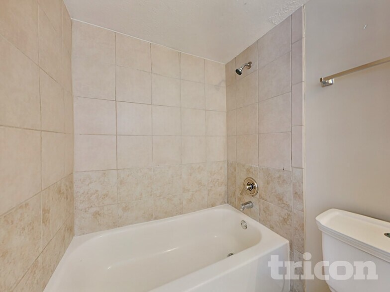 Building Photo - 1201 Windsor Cir