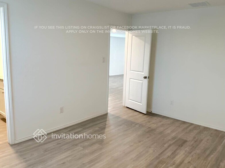 Building Photo - 6558 Runaway Row