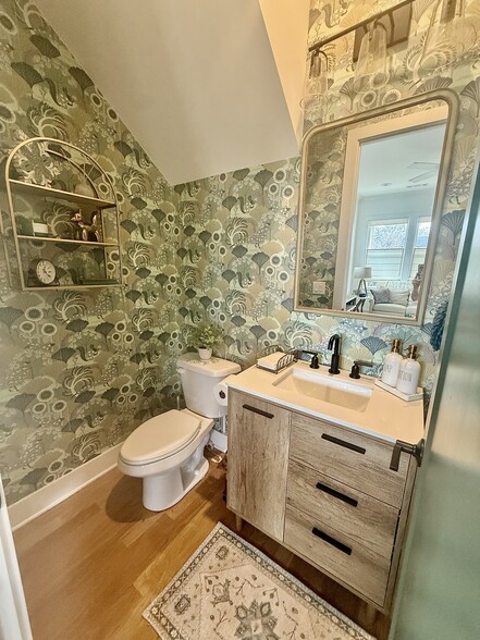 1/2 bath - 55 Weatherby St SE