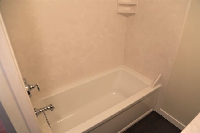 Building Photo - ON MONROE! Remodeled 4 Bed/2 Bath Better than on Campus