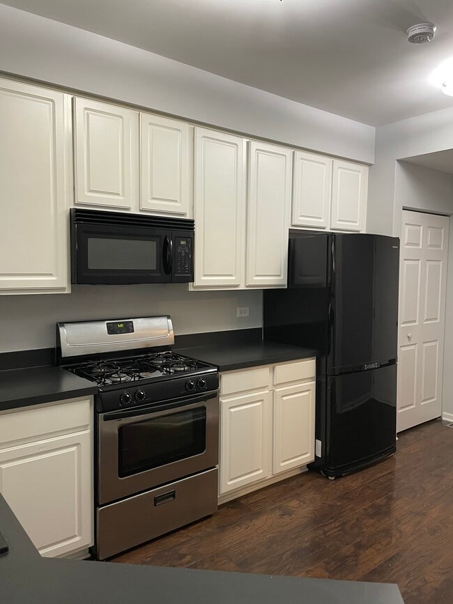 Kitchen - 649 Arbor Cir