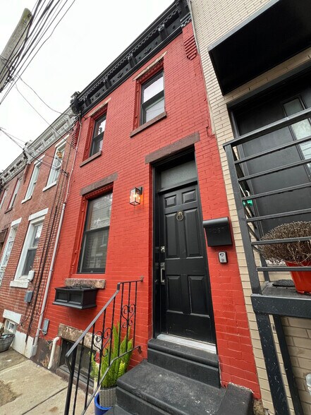 Building Photo - 1818 Waterloo St