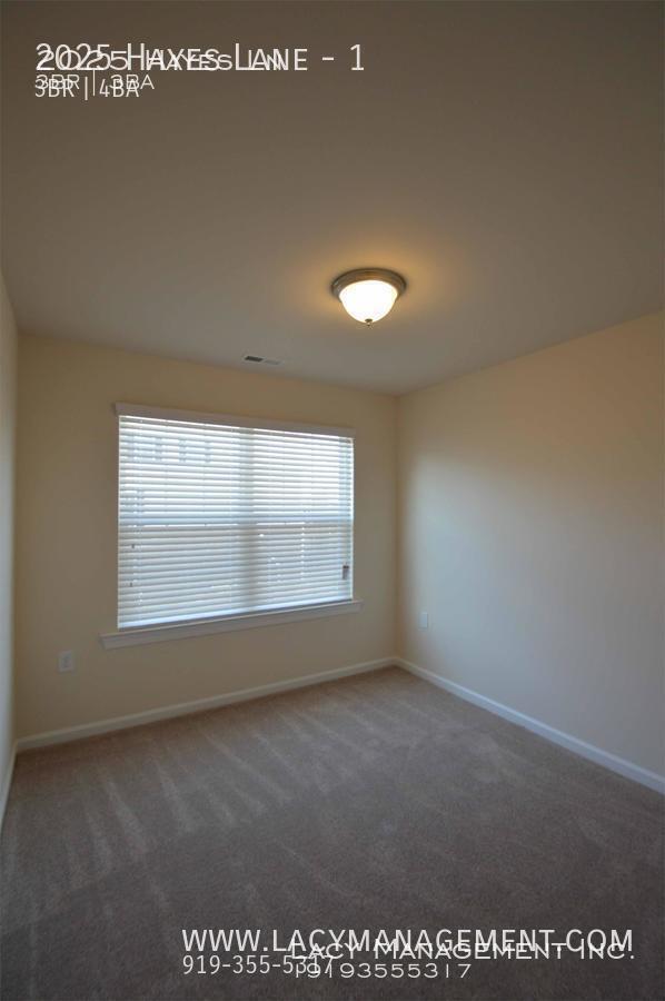 Building Photo - 2025 Hayes Ln