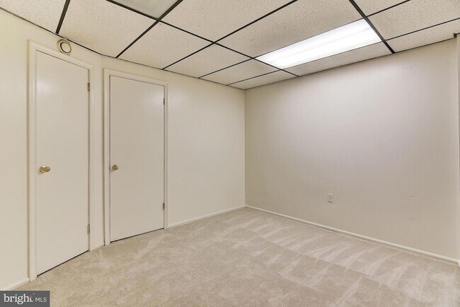 Building Photo - 6 Delta Ct
