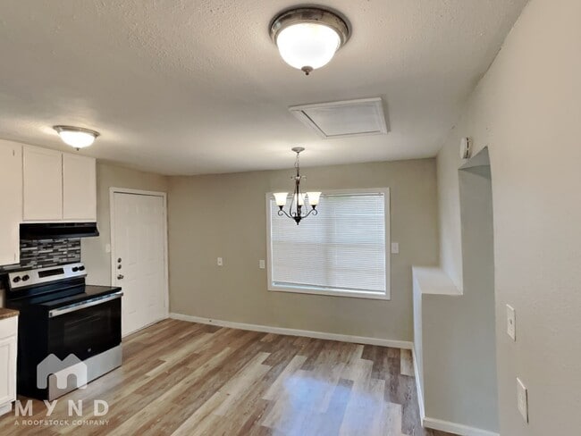 Building Photo - 2519 Goliad St