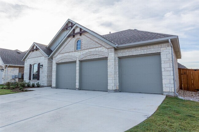 Building Photo - 2204 Bell Mare Vw