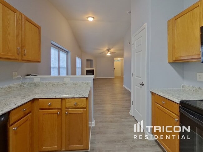 Building Photo - 10429 Hugue Way