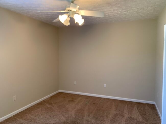 Building Photo - 270 Mallot Beach Dr