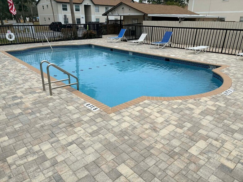 Building Photo - 411 Banana Cay Dr