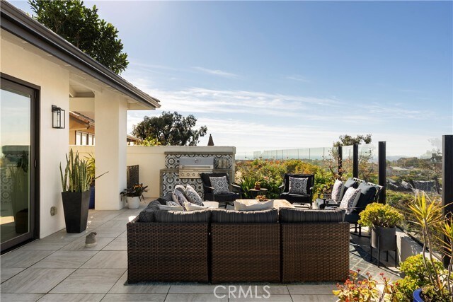 Building Photo - 10 Soto Grande Dr