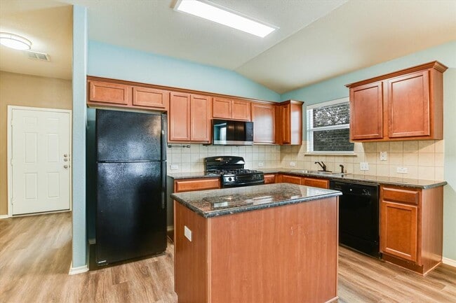 Building Photo - 2864 Hearthsong Loop