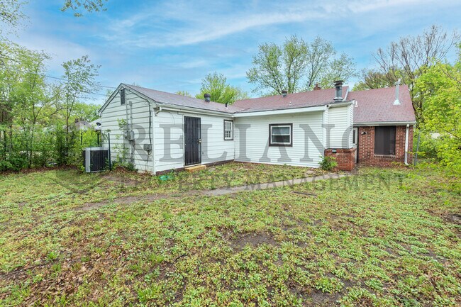 Building Photo - 1128 N Estelle St