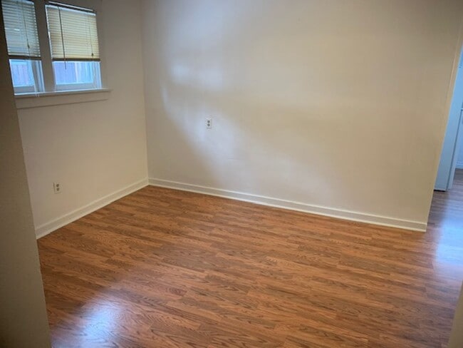Building Photo - 4 Bed, 1 3/4 bath home on Pioneer Hill next to a park
