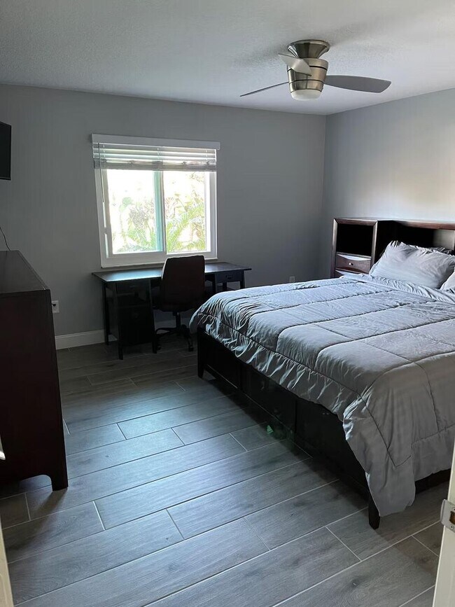 Building Photo - 4 Bed/2 Bath Waterfront Paradise with Pool, Dock & Gulf Access in Baileys Bluff