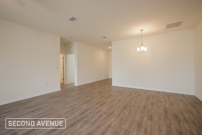 Building Photo - 2721 NW 18th Pl