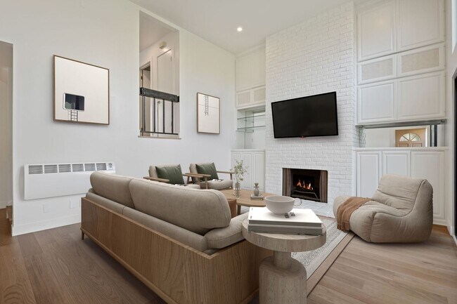 Building Photo - Fully Remodeled 2 Bed, 2 Bath East Beach T...