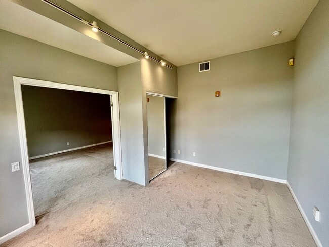 Building Photo - SPECTACULAR, ONE OF KIND BRISBANE 3 BED/2 ...
