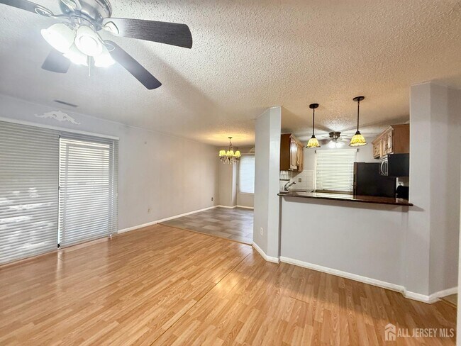 Building Photo - 1 Carriage Pl