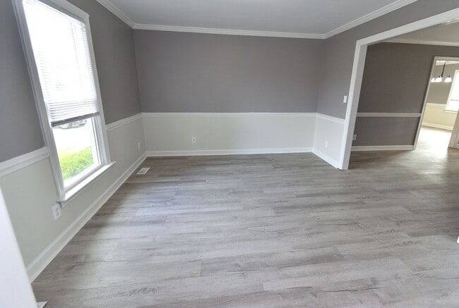 Building Photo - 505 E Birchwood Dr