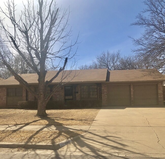 Primary Photo - Spacious House