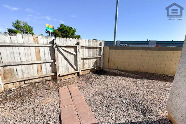 Building Photo - 1765 E Pepper Cir