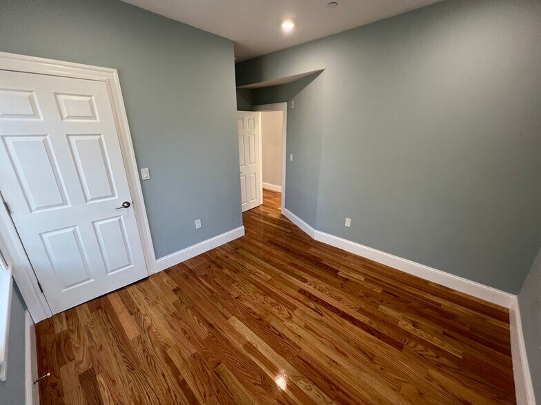 Building Photo - 29 Alpine St