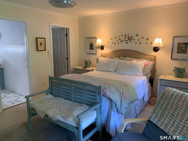 Building Photo - 160 Russell St