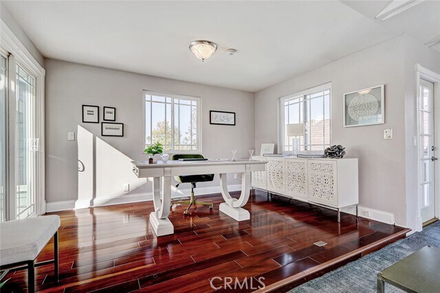 Building Photo - 718 S Broadway