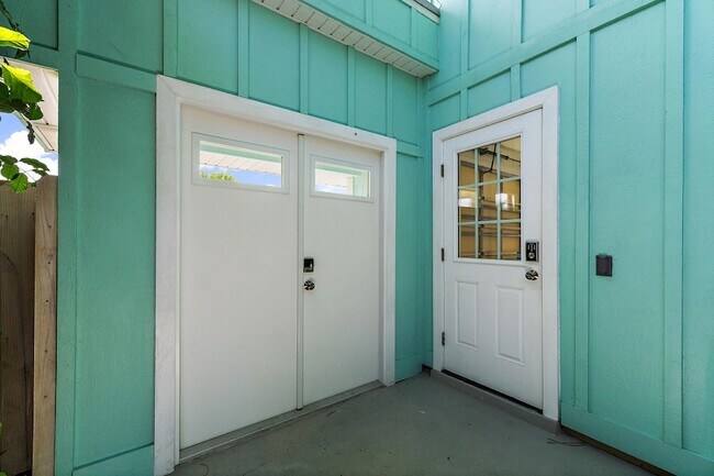 Building Photo - 3463 Canal Ct