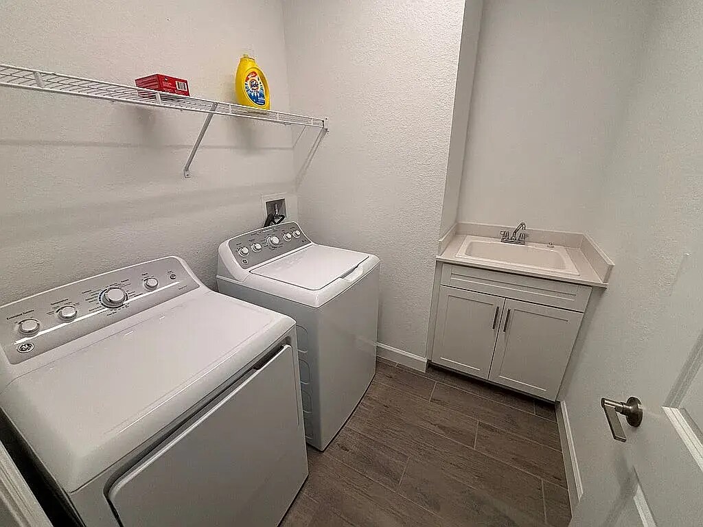 Building Photo - 8256 Shore Lake Dr