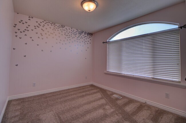 Building Photo - New reduced rent!