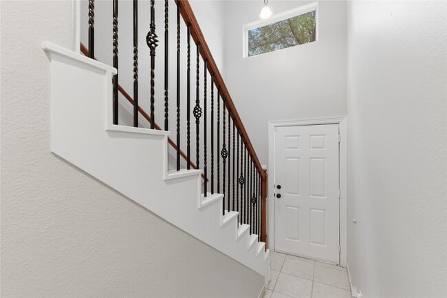 Building Photo - 408 Eichwurzel Ln