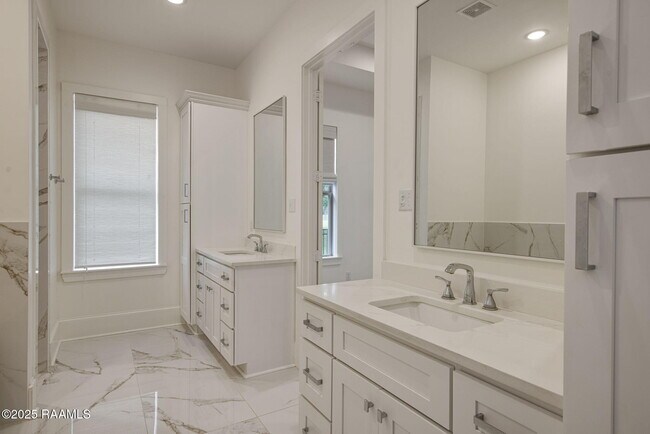 Building Photo - 102 Drifting Sands Ln